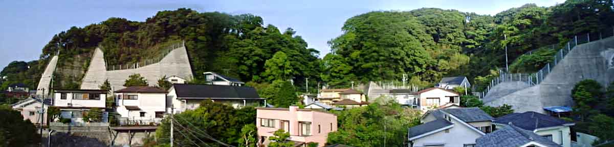 逗子　小坪の切り通し　披露山